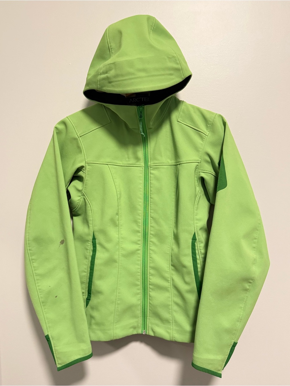 Arc'teryx Women's Epsilon Hoody Lime Green Hooded Softshell Jacket